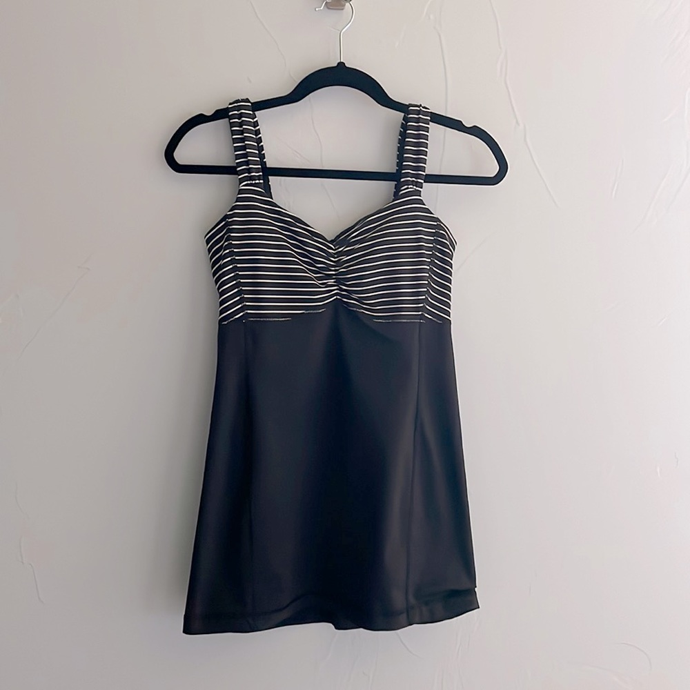 Lululemon tank top with built in bra, size 6